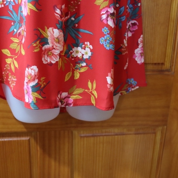 LOFT Red Floral Ruffled Sleeve Blouse Smocked Mock Neck Medium - Picture 13 of 16